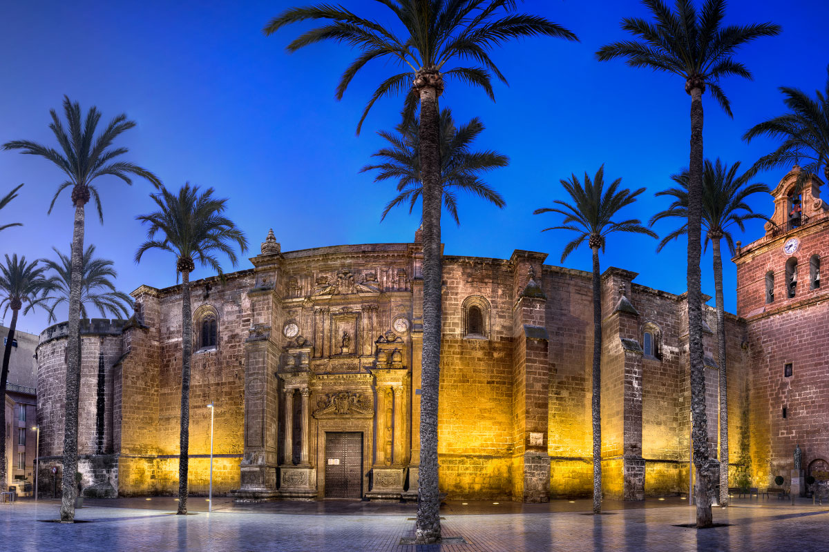 Catedral de Almería de noche